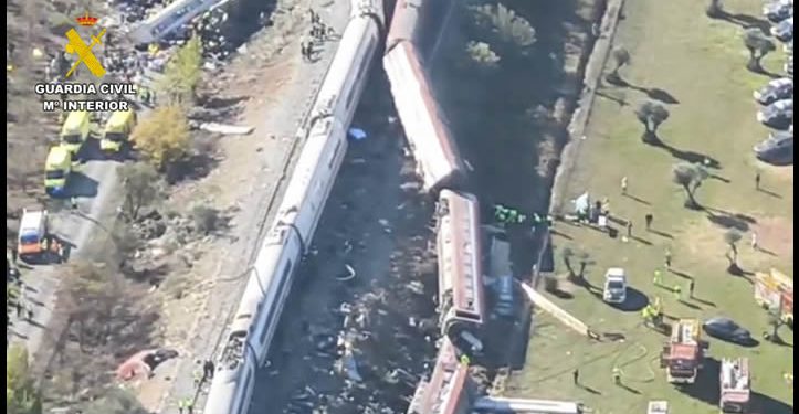 Suben a los 68 muertos por choque de trenes de alta velocidad en España