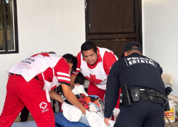 Rescatan a Mujer de la Tercera Edad de Casa en Llamas en Hermosillo